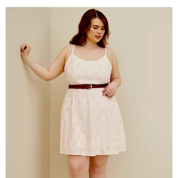 Torrid Blush Eyelet Lined Crepe MIDI Dress Size 00 - Picture 1 of 7